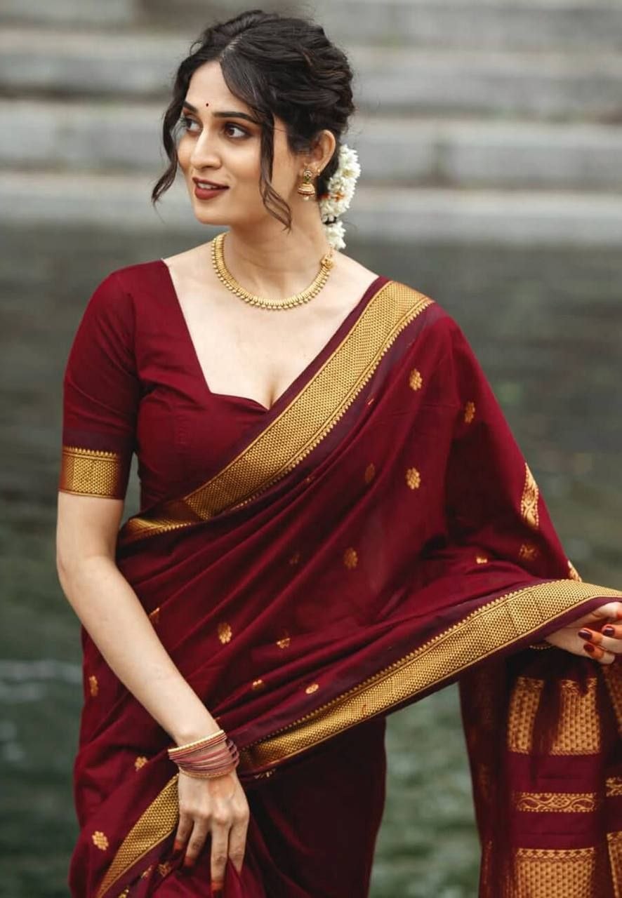 Soft Lichi Silk Saree with Jacquard Weaving Work
