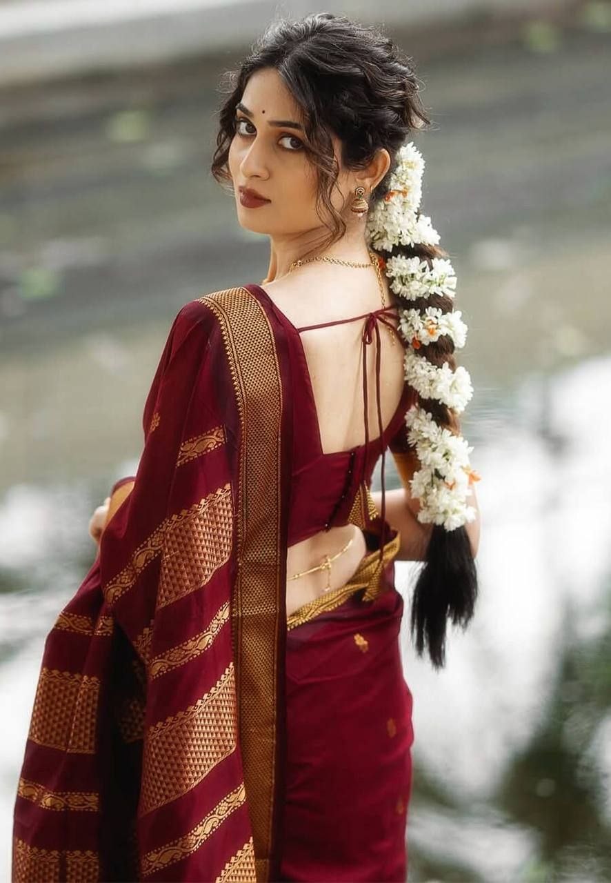 Soft Lichi Silk Saree with Jacquard Weaving Work