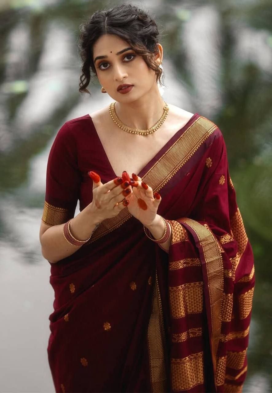 Soft Lichi Silk Saree with Jacquard Weaving Work